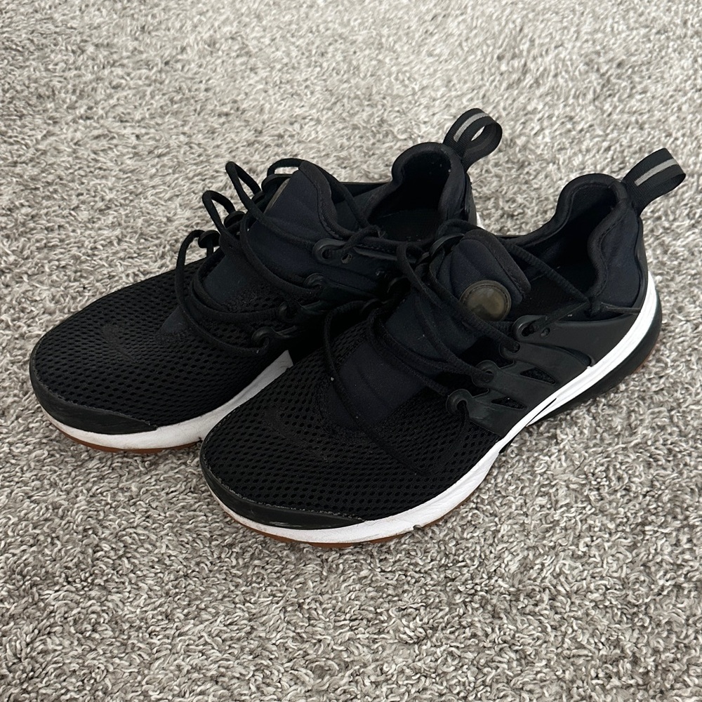 Nike Black and White Women's Sneakers